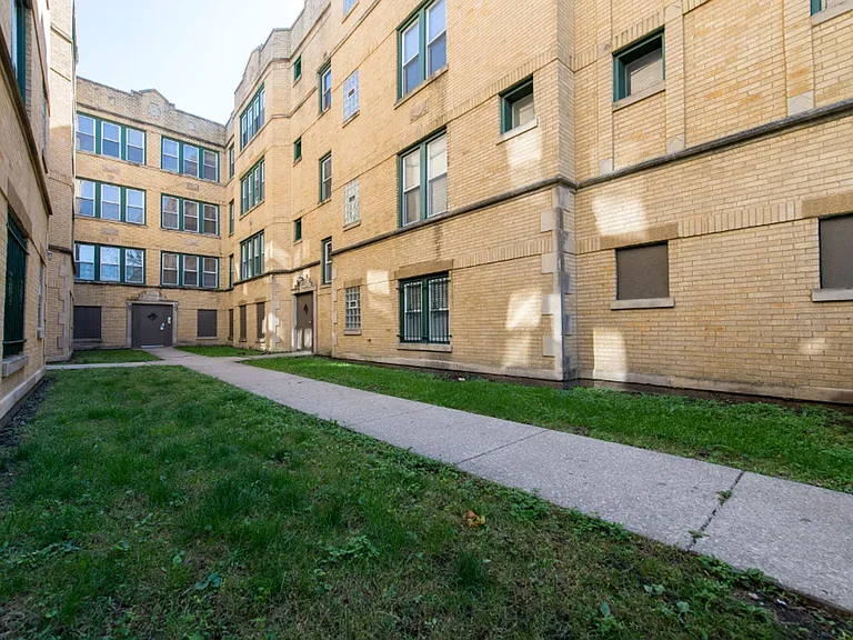 1931 S Homan — Photo 21