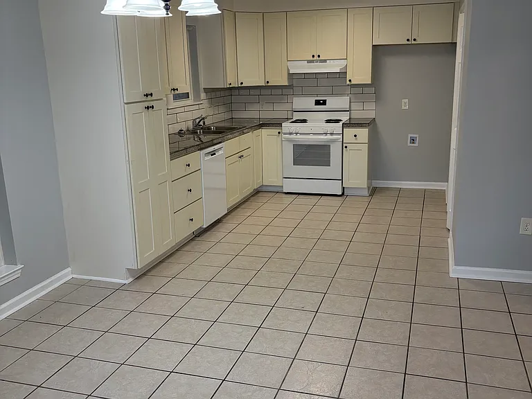 10043 Santa Monica Ave — Photo 2