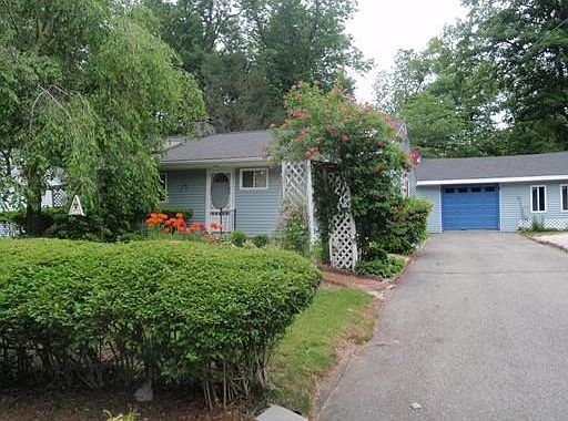 1st image of 11 Edgewood Dr