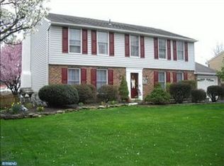 130 Apple Valley Dr, Langhorne, PA 19047
