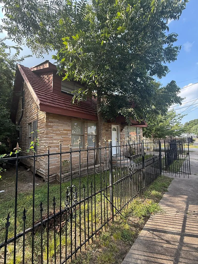 3012 Live Oak Street — Photo 2