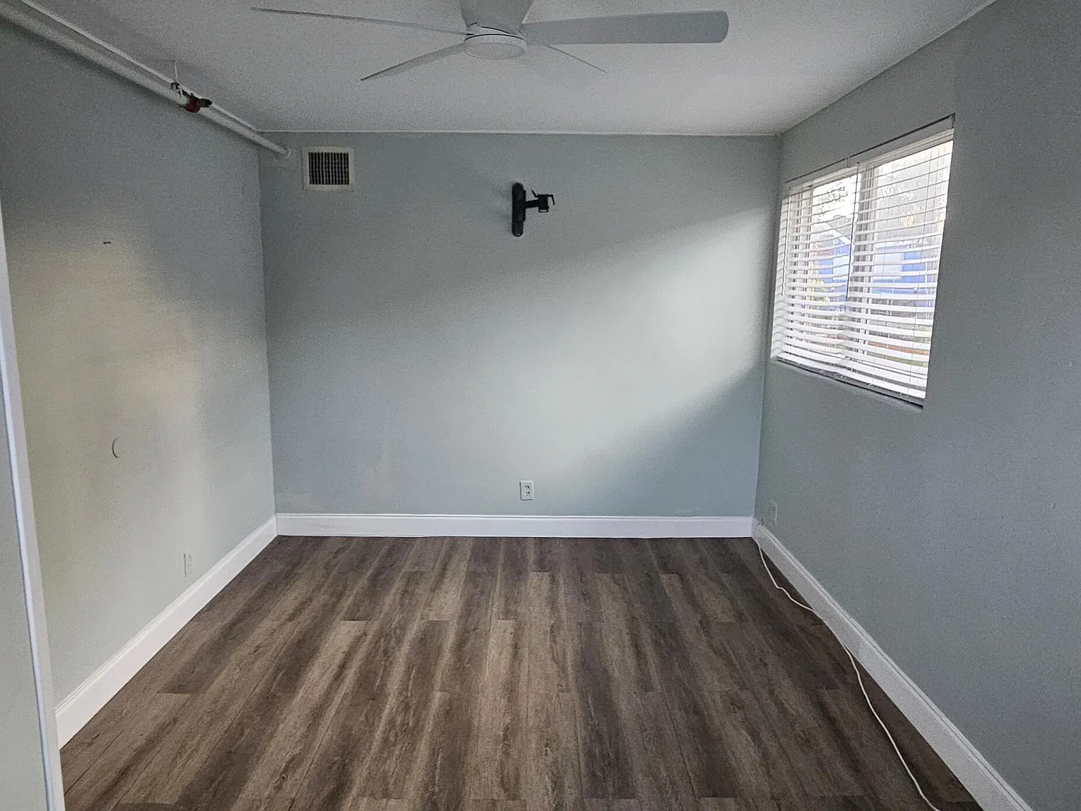 3 bed, 1.0 bath, 1697 sqft, $2,650 — Photo 4
