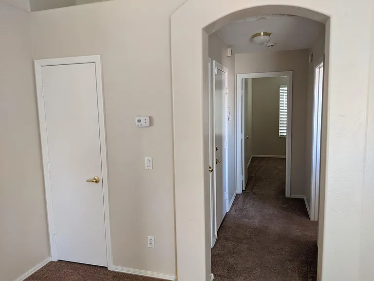 1942 E Aire Libre Ave — Photo 26