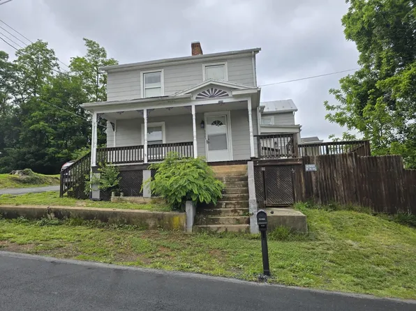 1111 Maple St, Staunton, VA 24401