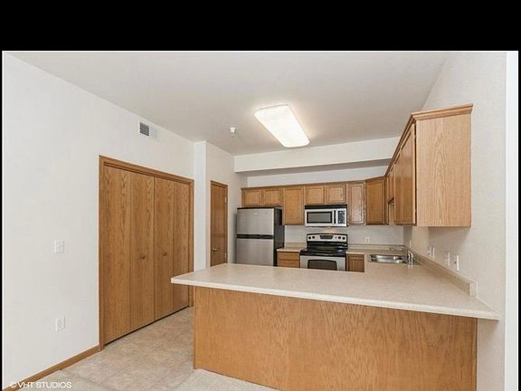 2nd image of 130 E Jefferson St #8