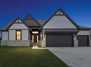 28324 Nadia Ln, Chesterfield, MI 48047