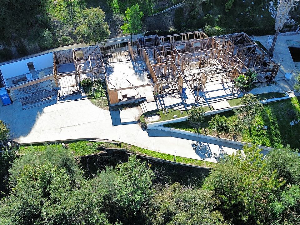 1st image of 4418 Woodley Ave