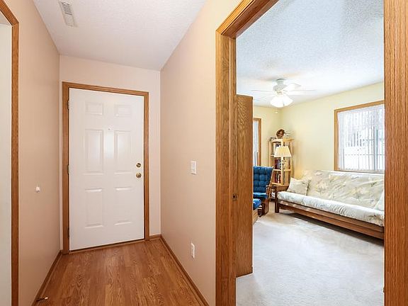 4th image of 588 Monn Ave