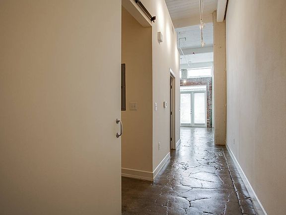 3rd image of 1401 S Flores St APT 121