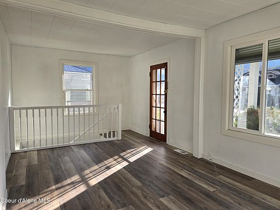 5th image of 134 W Riverside Ave