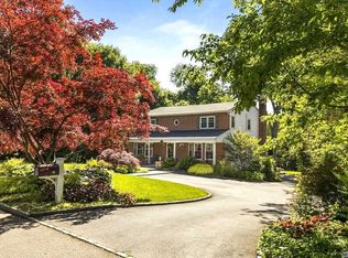 19 Central Dr, Glen Head, NY 11545