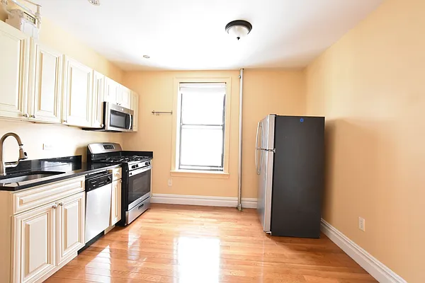 Rented by Clove Realty LLC | media 1