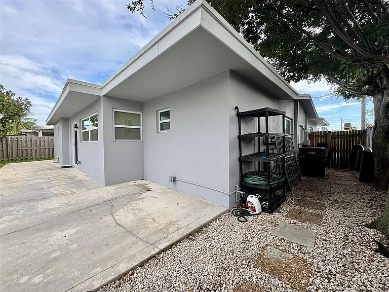 1871 NW 31st Ct — Photo 31