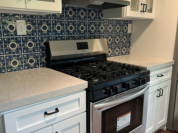 3rd image of 2155 Valentine St