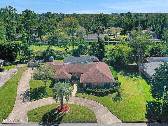 2nd image of 397 PERTHSHIRE Drive