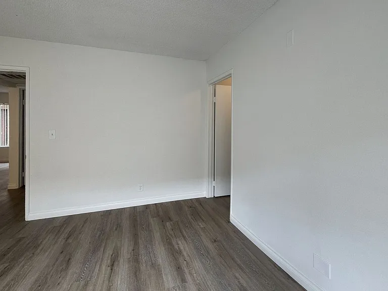 Francis Apartments...Gorgeous Newly Remodeled ...CALL NOW! — Photo 20