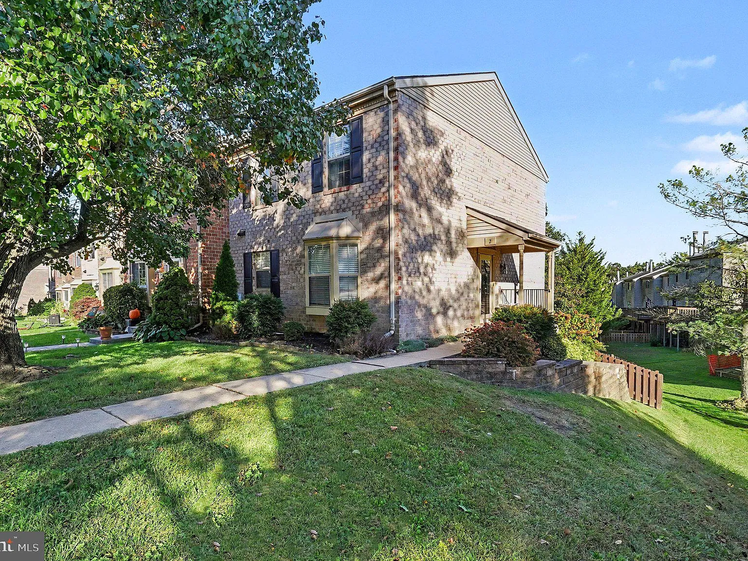 3 bed, 4.0 bath, 2058 sqft, $2,600 — Photo 1