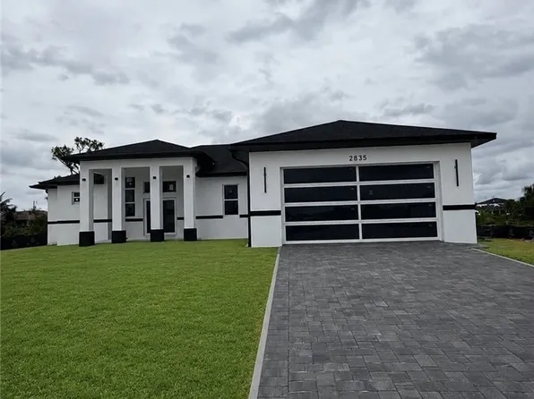 2835 NE 5th Place Cpe, Coral, FL 33909