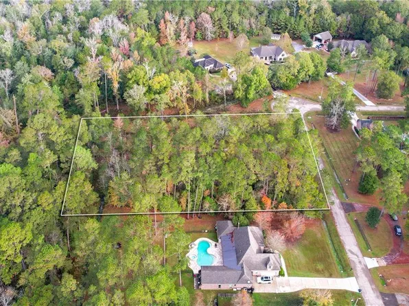 433 Secluded Oaks Ln, Madisonville, LA 70447