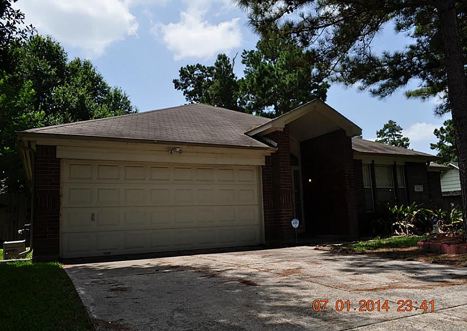 Welcome home to 3110 Pine Dust Lane Spring TX 77373