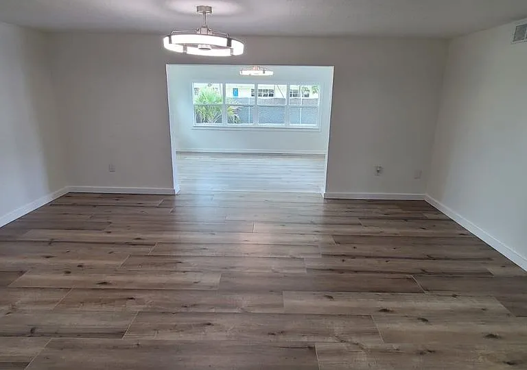 329 W Arlington St — Photo 30