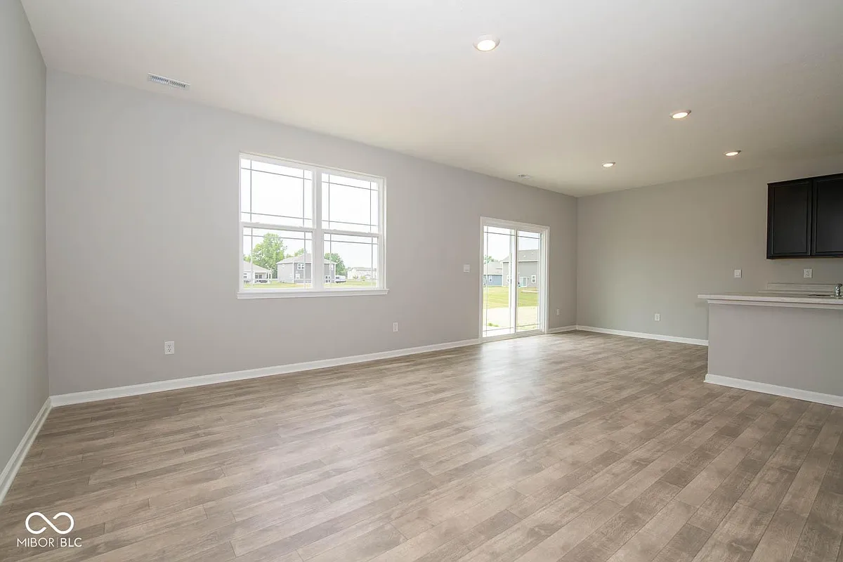 Large living area - 1961 Downey Ln
