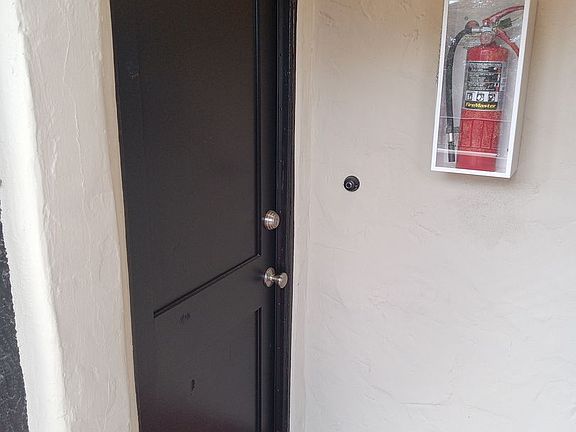 5th image of 1313 Buena Vista St APT 6