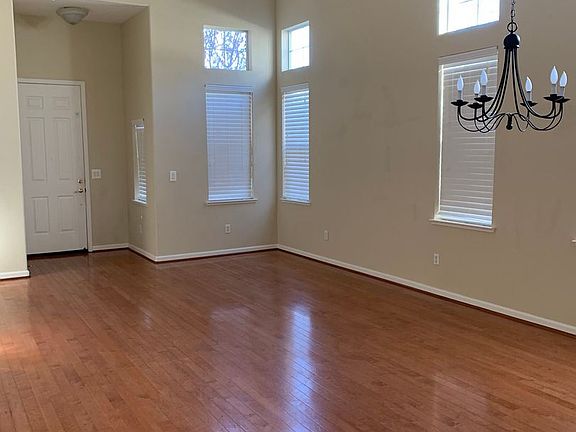 3rd image of 474 Mountain Meadows Dr