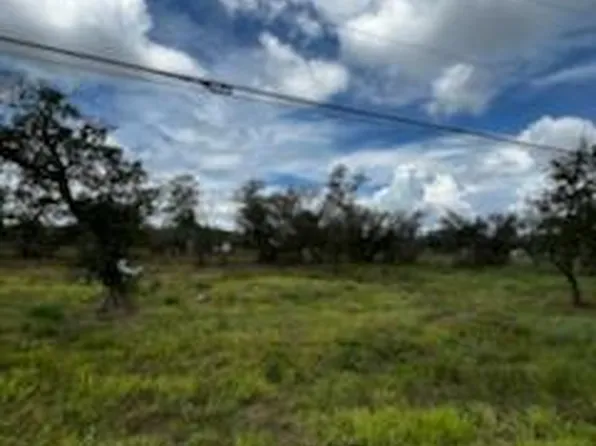 407 N Traylor Ave, Rockport, TX 78382