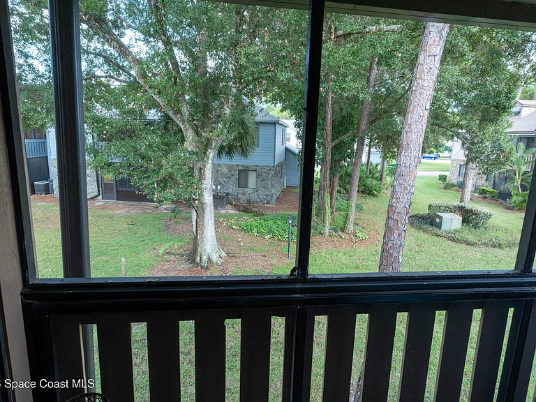 605 Saint Albans Ct #18H — Photo 21