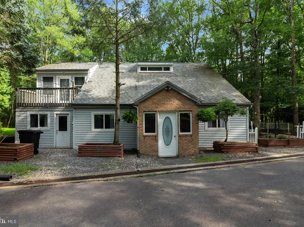 248 W Lake Valley Dr, Hazleton, PA 18202