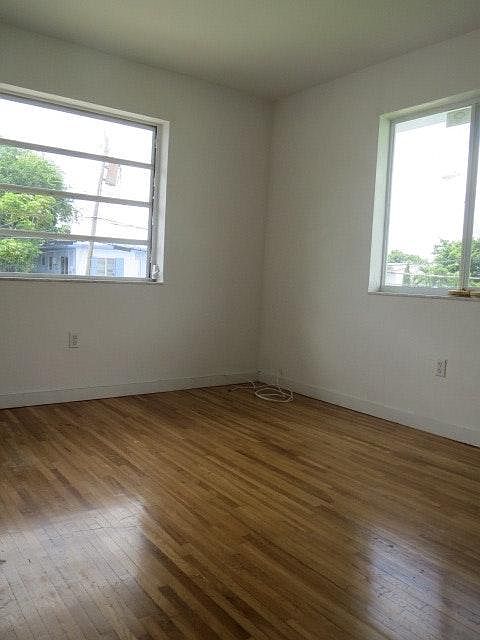 1st image of 531 NE 82nd Ter APT 4