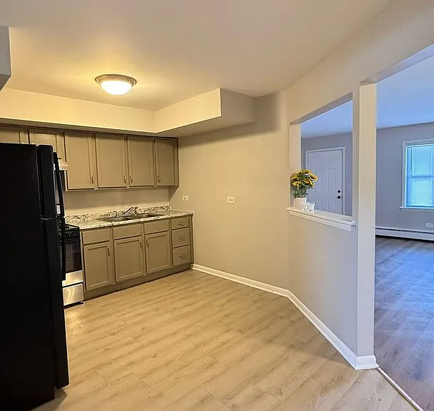 1119 E Algonquin Rd #2 — Photo 29
