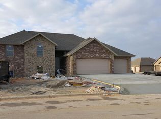 852 E Weldon Dr, Nixa, MO 65714