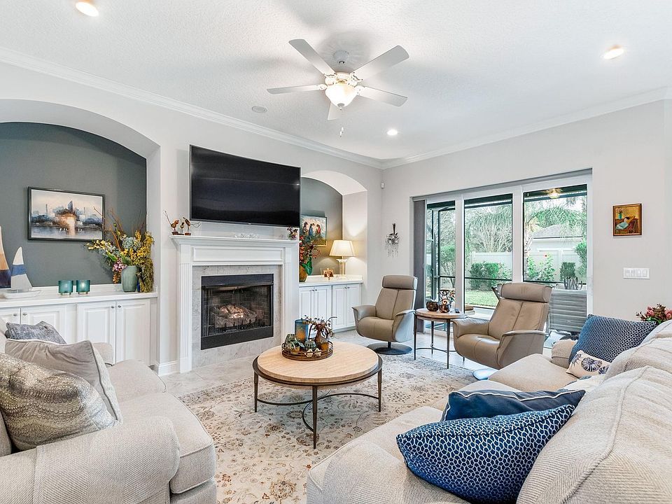 1st image of 585 Christina Dr