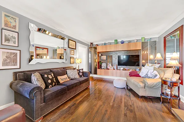 Sold by REMAX Elite | media 5