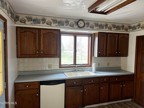 5th image of 203 E Perrin Ave