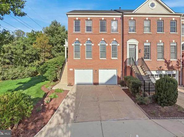 4530 Fair Valley Dr, Fairfax, VA 22033