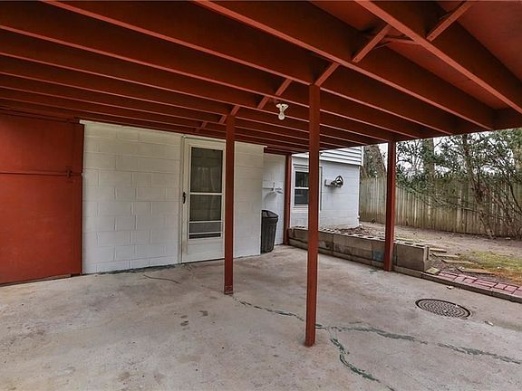 3rd image of 4 Woodside Ln