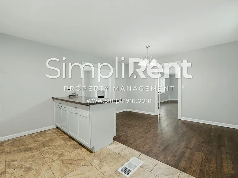 4401 Highland Rd — Photo 4