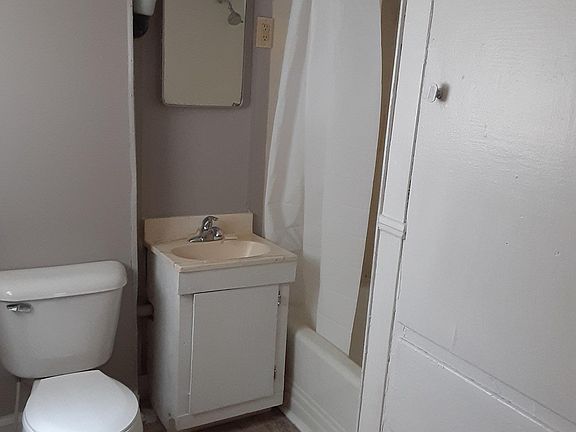4th image of 1022 W Michigan St