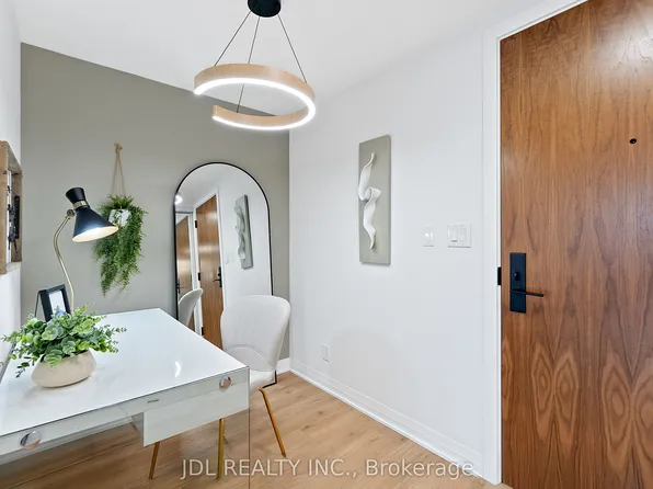 99 Foxbar Rd #1001, Toronto, ON M4V 2G5