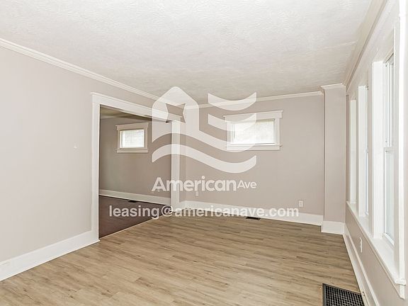 812904_002_living_room_3.jpg