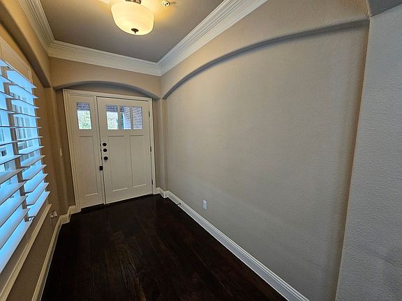 5th image of 571 Waterloo Dr