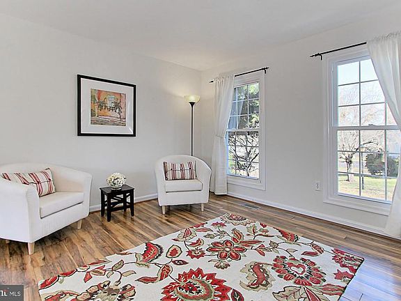 4th image of 27 Thornberry Ln