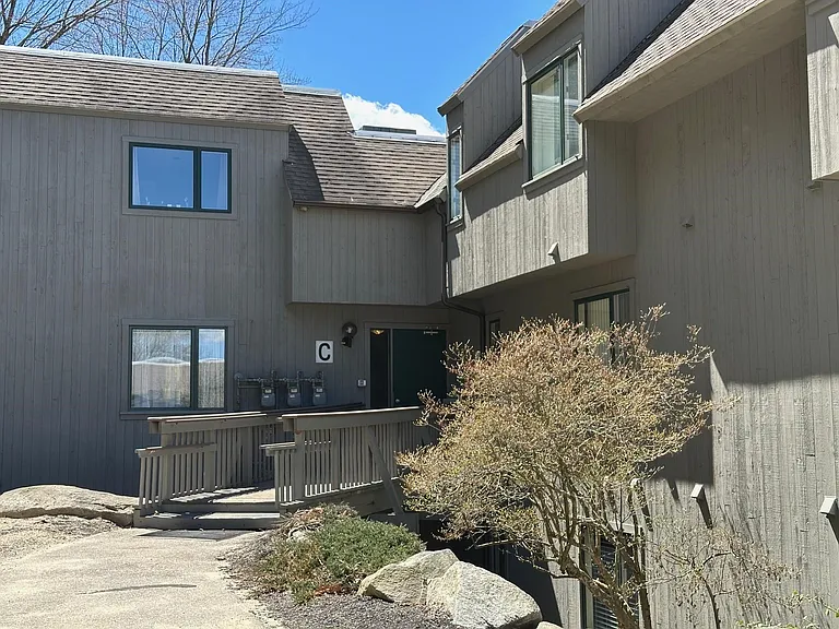 1 Pine St #C-32 — Photo 2