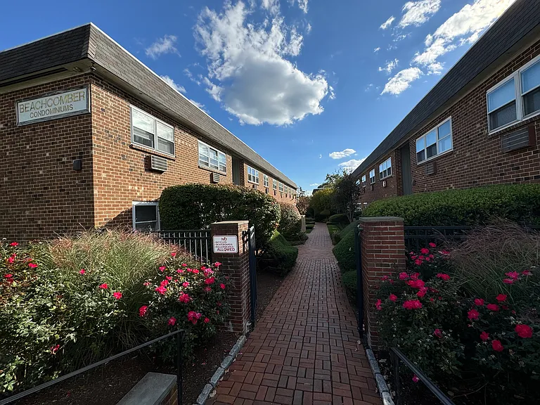 637 Cove Rd #C13 — Photo 1