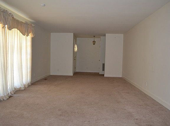 4th image of 2710 Dorian Blvd