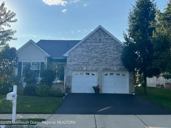 23 Little Leaf Lane, Howell, NJ 07731