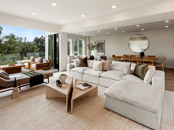 505 S Barrington Ave #310, Los Angeles, CA 90049